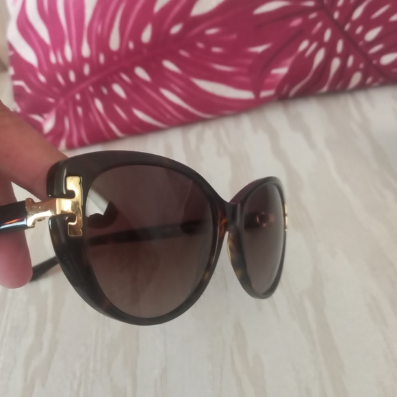 Tory Burch sunglasses with gucci case - Picture 7 of 10